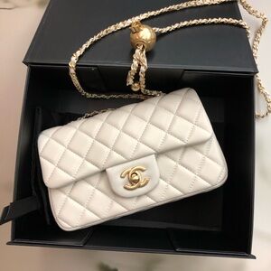Chanel White Quilted Leather Shoulder Bag